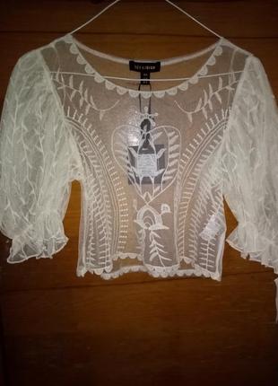Гарнесенька фатинова блузочка із вишивкою
