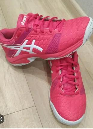 Кросівеи спортивні asics