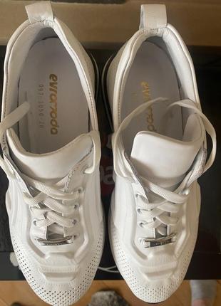 Жіночі білі шкіряні кросівки з перфорацією розмір 403 фото