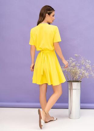 Желтое платье-халат с пышной юбкой3 фото