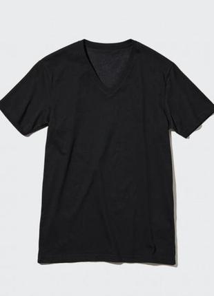 Чорна базова футболка uniqlo v-neck3 фото