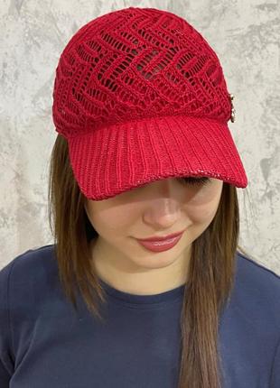 Женская летняя кепка красного цвета3 фото