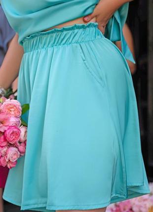 Женский шелковый костюм с шортами цвета6 фото