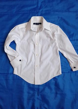 Нарядная белая рубашка с запанками 104 размер.