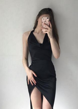 Чорна атласна сукня з розрізом на ніжці від plt3 фото