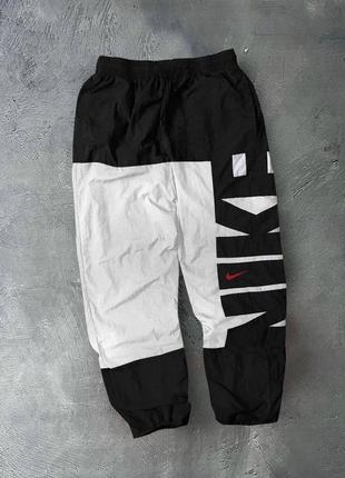 Мужские спортивные штаны nike / качественные брюки в бело-черном цвете1 фото