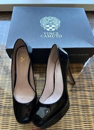 Лаковые кожаные туфли на каблуке vince camuto оригинальные