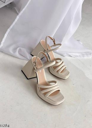 Босоножки кожаные