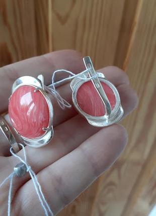 Стильные серебряные серьги с розовым  кораллом6 фото