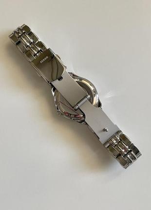 Guess 36мм часы женские серебристые стальные4 фото