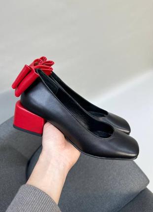 Черные кожаные туфли с красным бантиком много цветов3 фото
