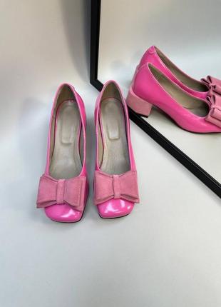 Розовые кожаные лаковые туфли с бантиком на удобном каблуке4 фото