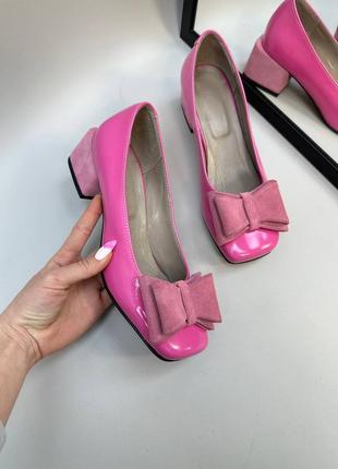 Рожеві шкіряні лакові туфлі з бантиком на зручному каблуку5 фото