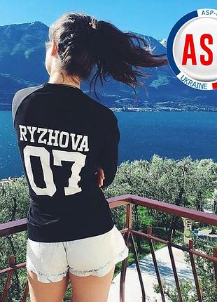 Іменний світшот толстовка кофта з номером 07 ім'ям прізвищем ryzhova з печаткою білого кольору на замовлення