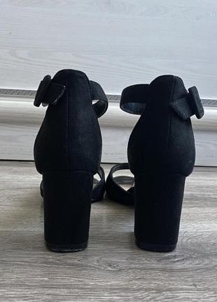 Женские босоножки на каблуке в идеальном состоянии4 фото
