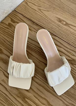 Біленькі мюлі