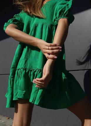 Муслиновое мини платье облако свободного кроя зеленое7 фото