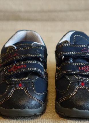 Об'єднані сині шкіряні кросівки з мигалками clarks first shoes англія 21 р