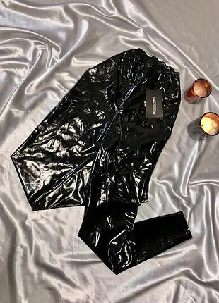 Лакові штани prettylittlething