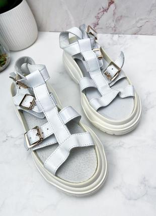 Белые кожаные босоножки сандали с пряжками3 фото