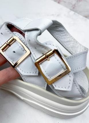 Белые кожаные босоножки сандали с пряжками9 фото
