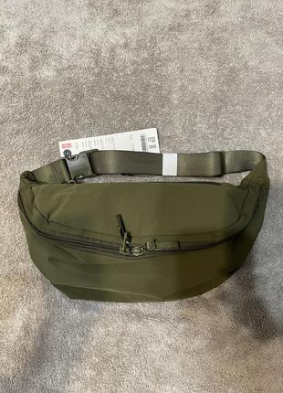 Сумка бананка uniqlo