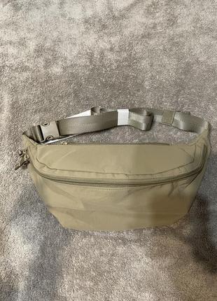 Сумка бананка uniqlo