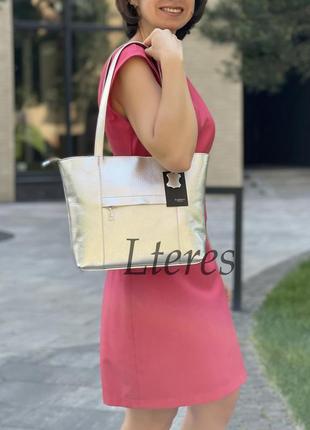 Кожаная серебристая женская сумка на плечо, цвета в ассортименте3 фото