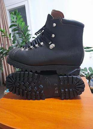 Продам ботинки 42 размера.