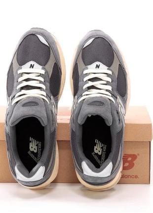 Чоловічі сірі кросівки new balance 2002r dark grey(  нью беленс 2002р темно-сірі з бежевим замшеві )6 фото