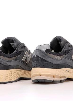 Чоловічі сірі кросівки new balance 2002r dark grey(  нью беленс 2002р темно-сірі з бежевим замшеві )7 фото