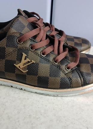 Кросівки, сліпони louis vuitton