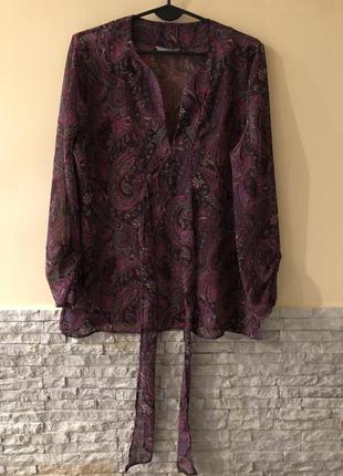 Блуза вільного крою,має завʼязки на талії