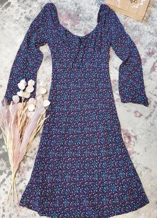 Платье-миди, в мелкий сиреневый принт, с глубоким декольте oasis (размер 12-14)1 фото