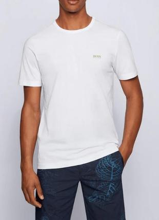 Футболка hugo boss classic fit crew neck t-shirt in white pure cotton