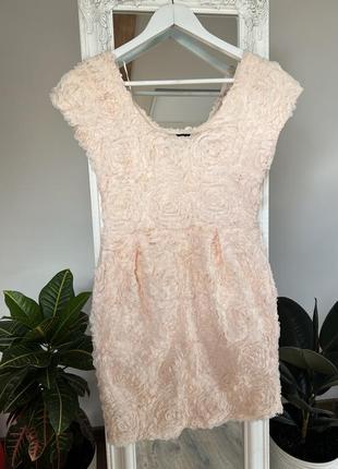 Персикова сукня з 3d квітами ніжна сукня з обʼємними квітами міні сукня рожева