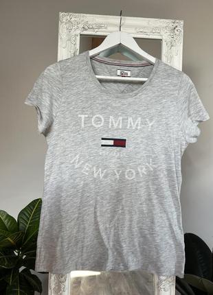 Сіра жіноча футболка tommy hilfiger м оригінал сіра футболка casual