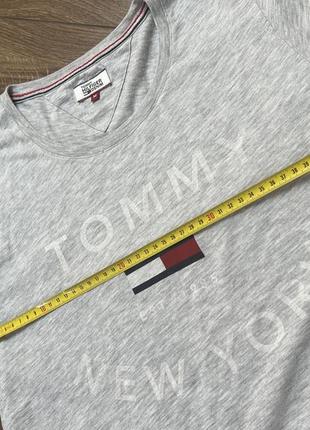 Серая женская футболка Tommy hilfiger м оригинал серая футболка casual4 фото