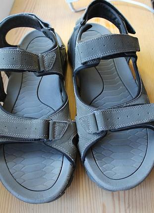 Сірі чоловічі сандалі на липучках steiner