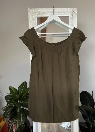 Короткое оливковое платье пляжное платье с открытыми плечами1 фото