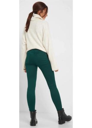 Стильные джинсы h&m изумрудного цвета зелёные скинни2 фото
