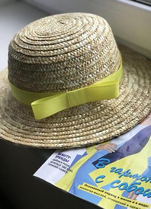 Соломенная женская шляпка канотье с желтой лентой