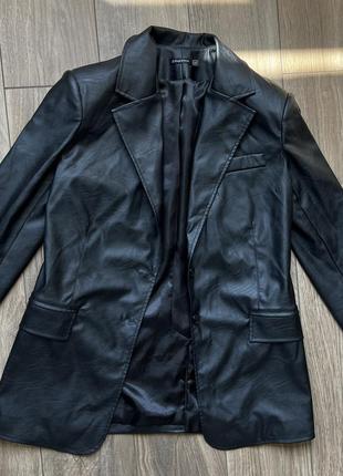 Пиджак из экокожи