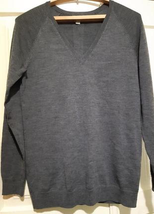 Класний шерстяний світер