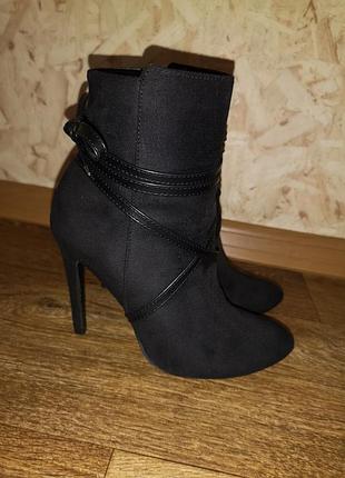 Ботильйони замшеві чобітки на шпильці