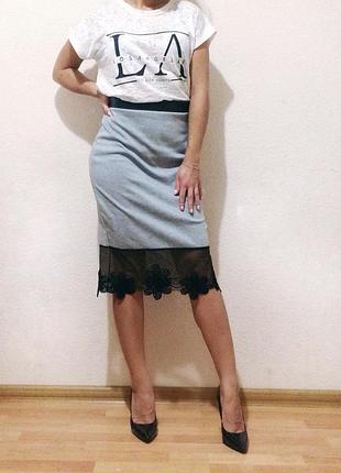 Дуже красива стильна спідничка з мереживом сіточкою і шкір. поясом з-м