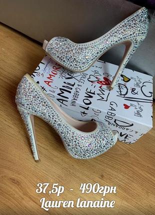 Туфли камени