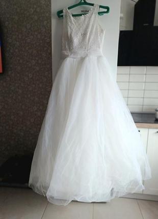 Весільна сукня пишна а-силует із мереживом і вишивкою l xl