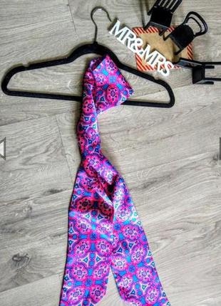 Шикарная узкая косынка шарф сиреневая в арнамент.1 фото