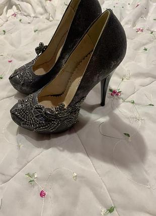 Стильные женские туфли